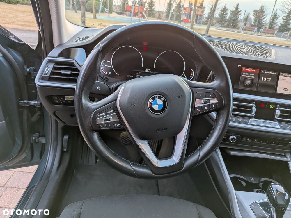 BMW Seria 3 318d - 15