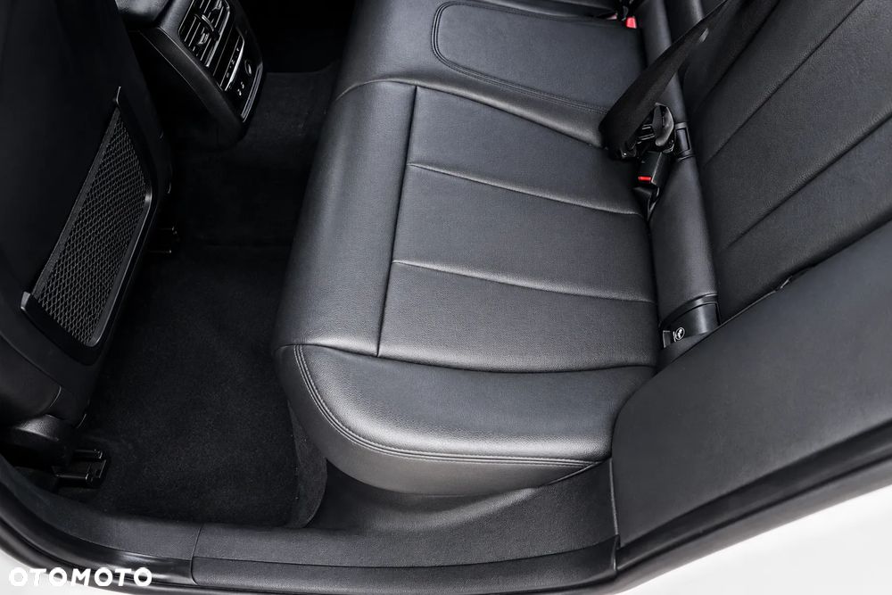 BMW Seria 3 330i xDrive - 26