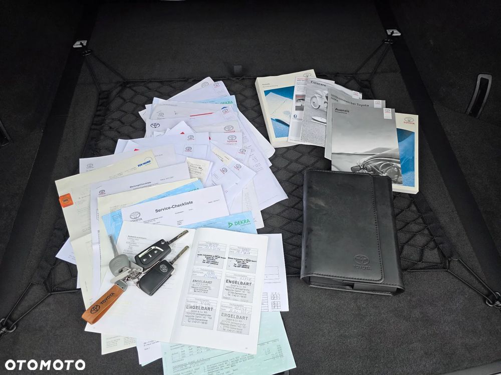 Toyota Avensis 1.8 Premium - 38