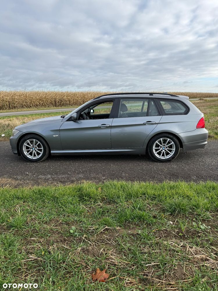 BMW Seria 3 318d Touring - 9