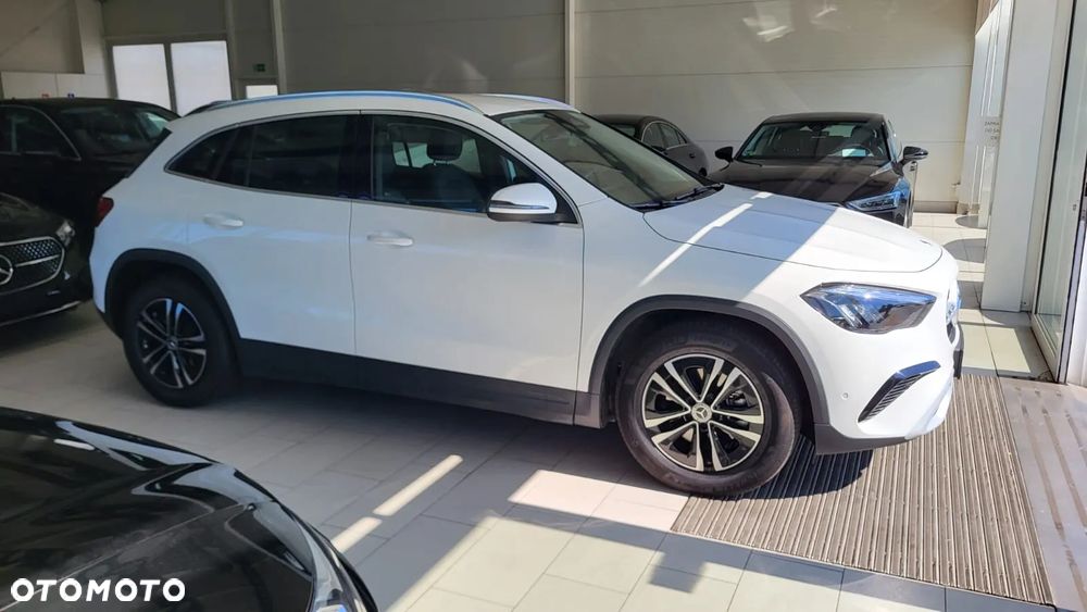 Mercedes-Benz GLA 200 Style - 6