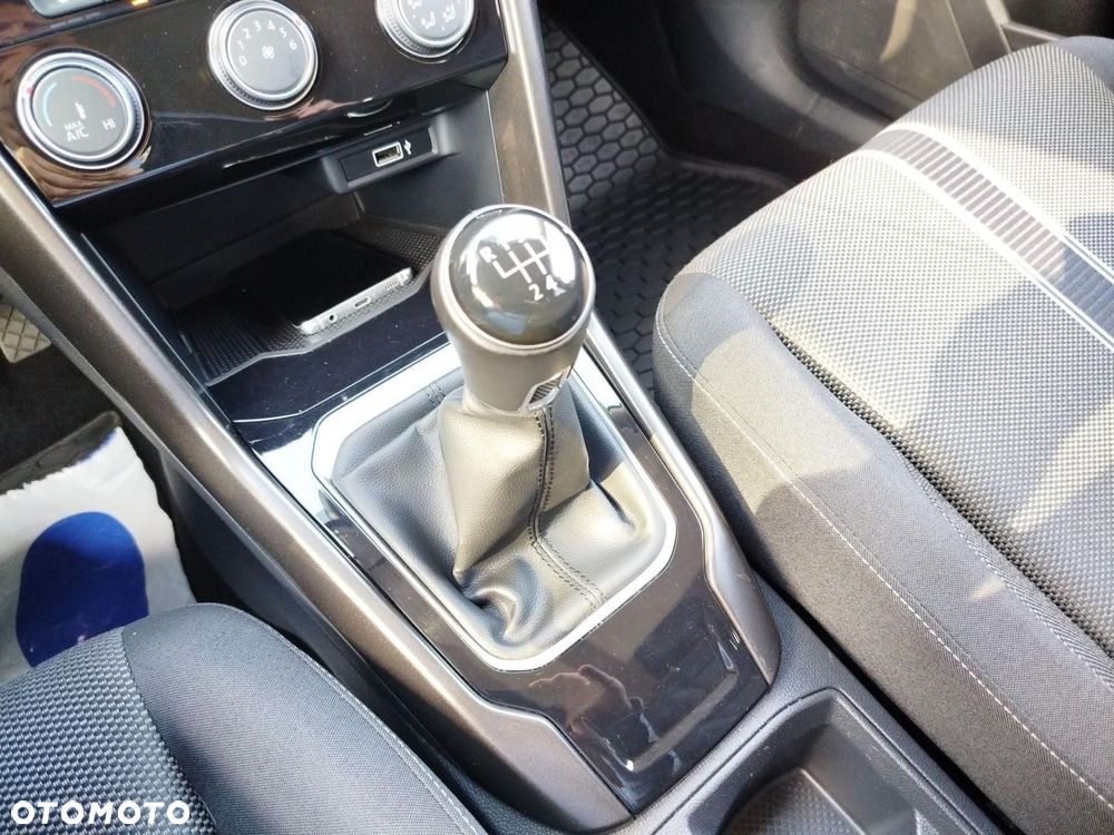 Volkswagen T-Roc - 16