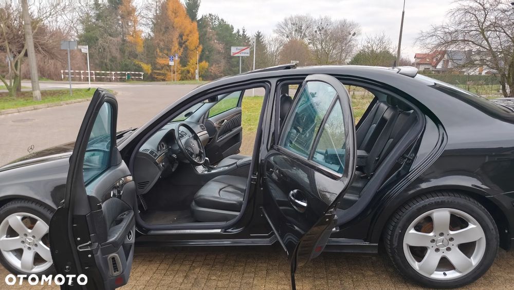 Mercedes-Benz Klasa E 500 4Matic Avantgarde Sport Edition AMG - 37