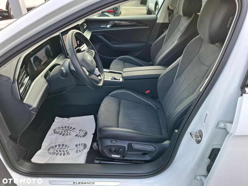 Volkswagen Passat Variant 2.0 TDI SCR DSG Elegance - 11