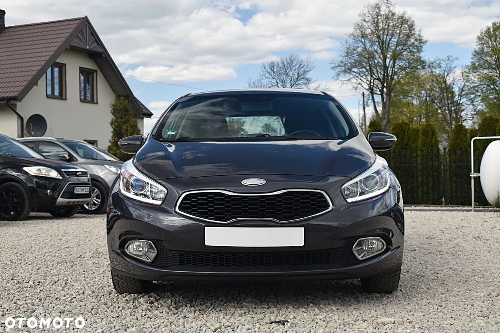 Kia Ceed 1.6 GDI Dream Team Edition - 3