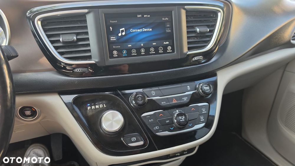 Chrysler Pacifica - 8