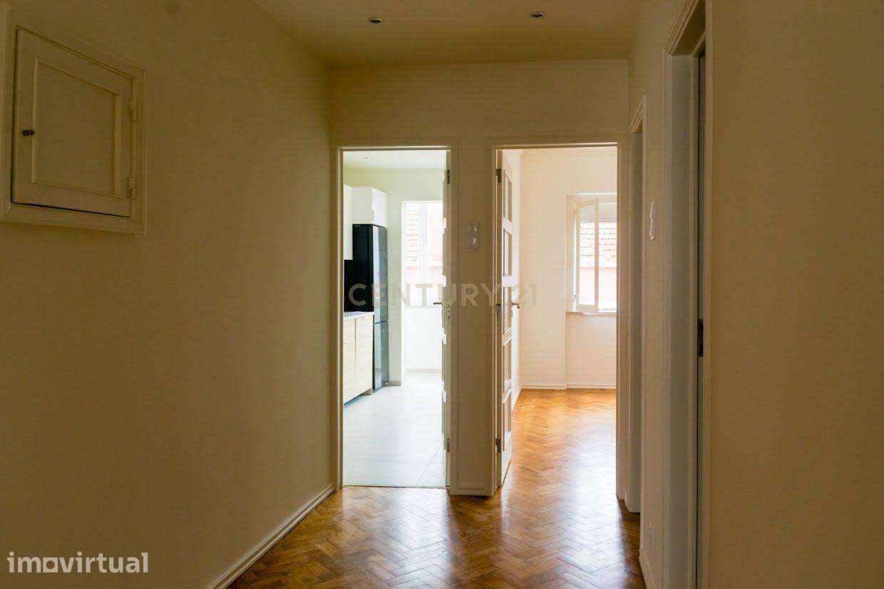 Apartamento Renovado em Benfica, Lisboa - 2 Quartos e Varanda - Grande imagem: 3/19