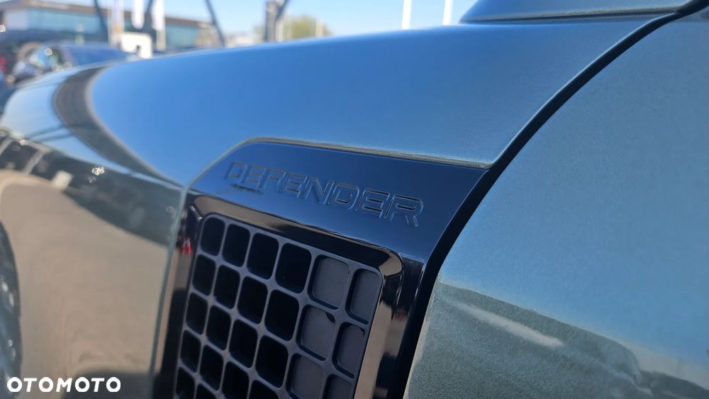 Land Rover Defender - 30