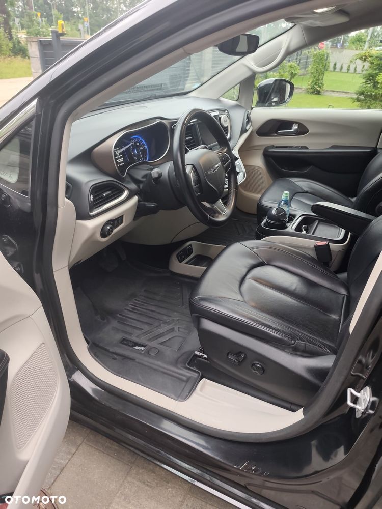 Chrysler Pacifica - 22