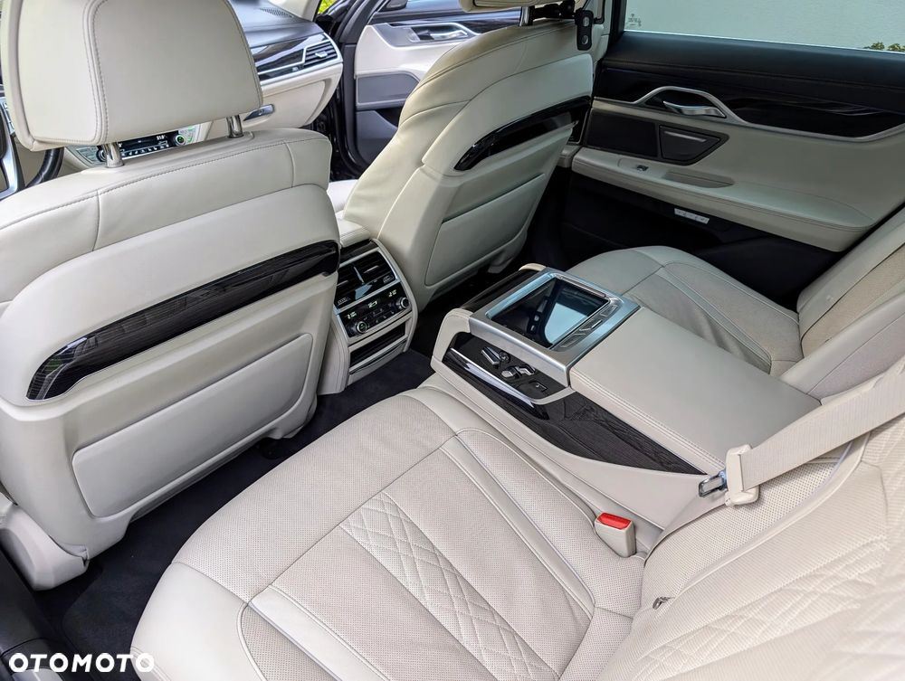 BMW Seria 7 740d xDrive - 13