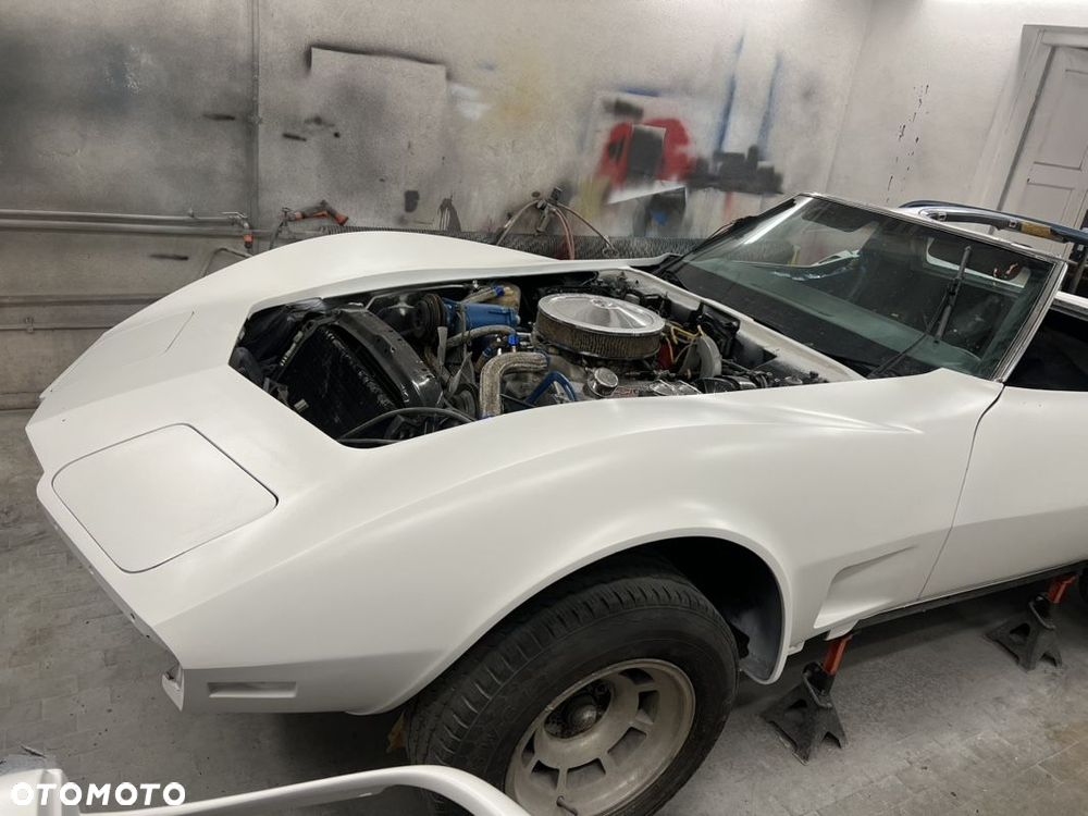 Chevrolet Corvette - 24