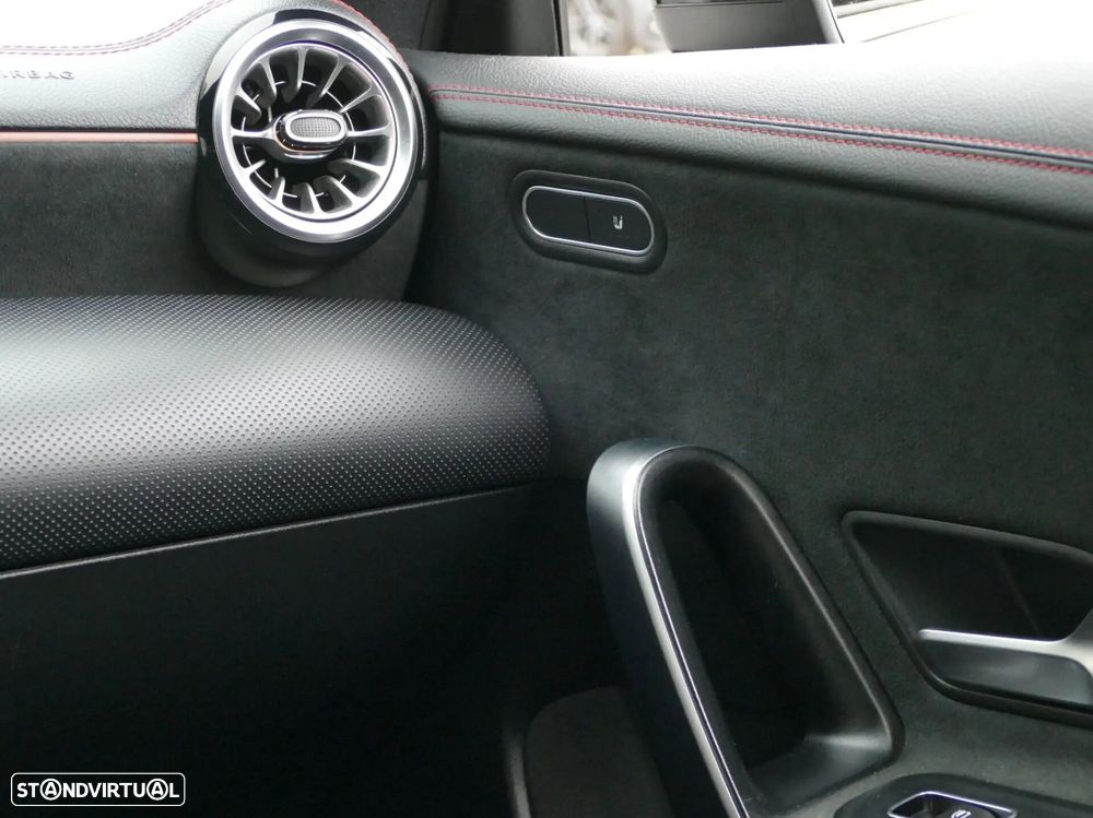 Mercedes-Benz CLA 250 e - 32