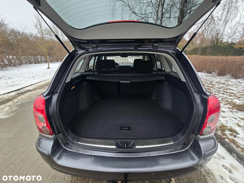 Toyota Avensis 1.8 VVT-i Combi - 35