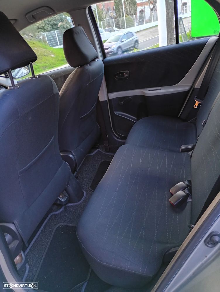 Toyota Yaris 1.0 VVT-i Sol - 4
