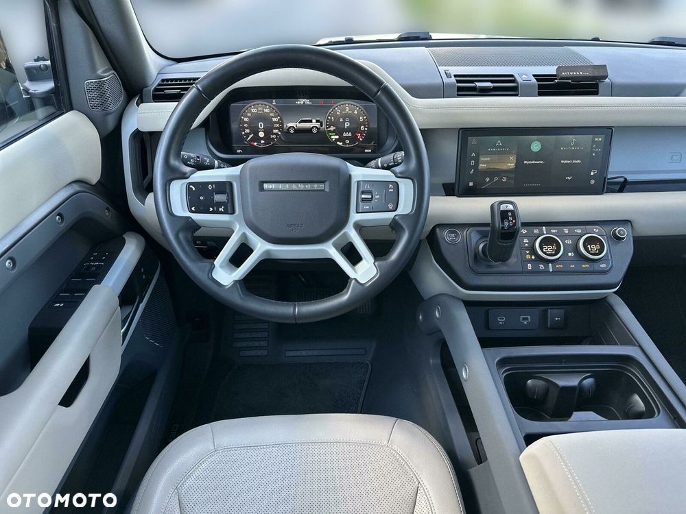 Land Rover Defender - 16