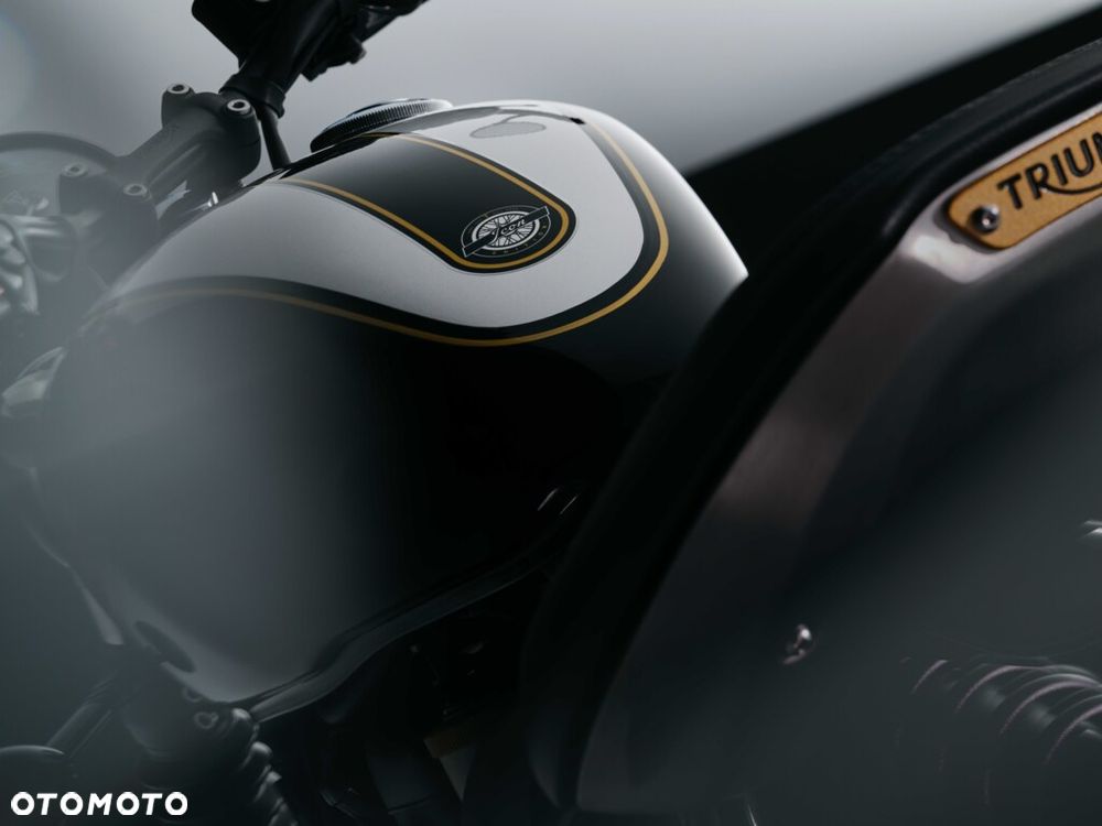 Triumph Bonneville Bobber - 28