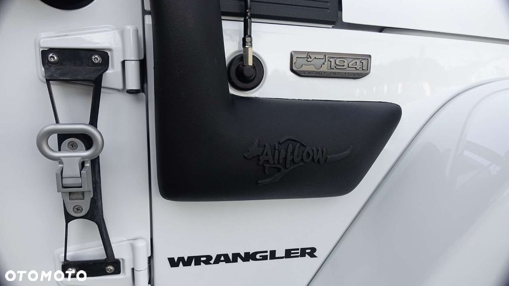 Jeep Wrangler - 8
