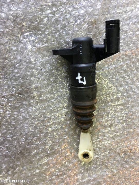 POMPKA SPRZĘGŁA VW PASSAT B5 1.9TDI 8E1721401 - 1