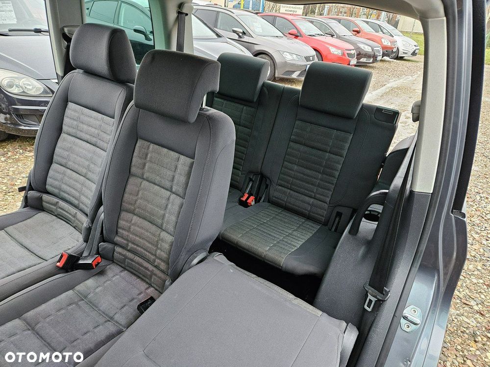 Volkswagen Touran - 10