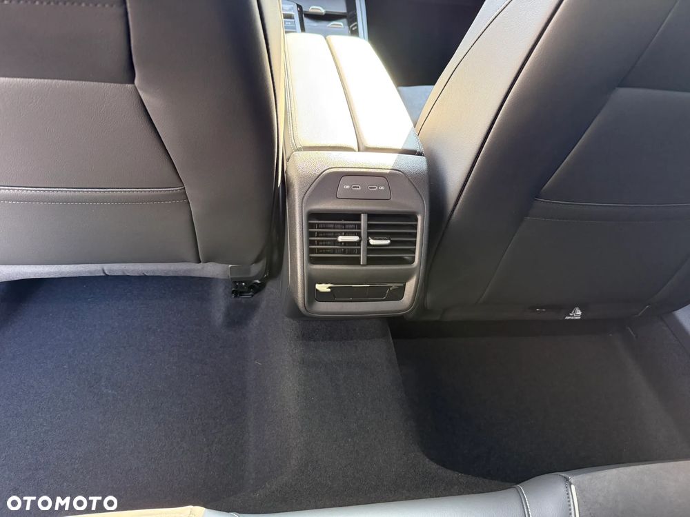 Volkswagen Passat 2.0 TDI SCR 4Mot Elegance DSG - 18