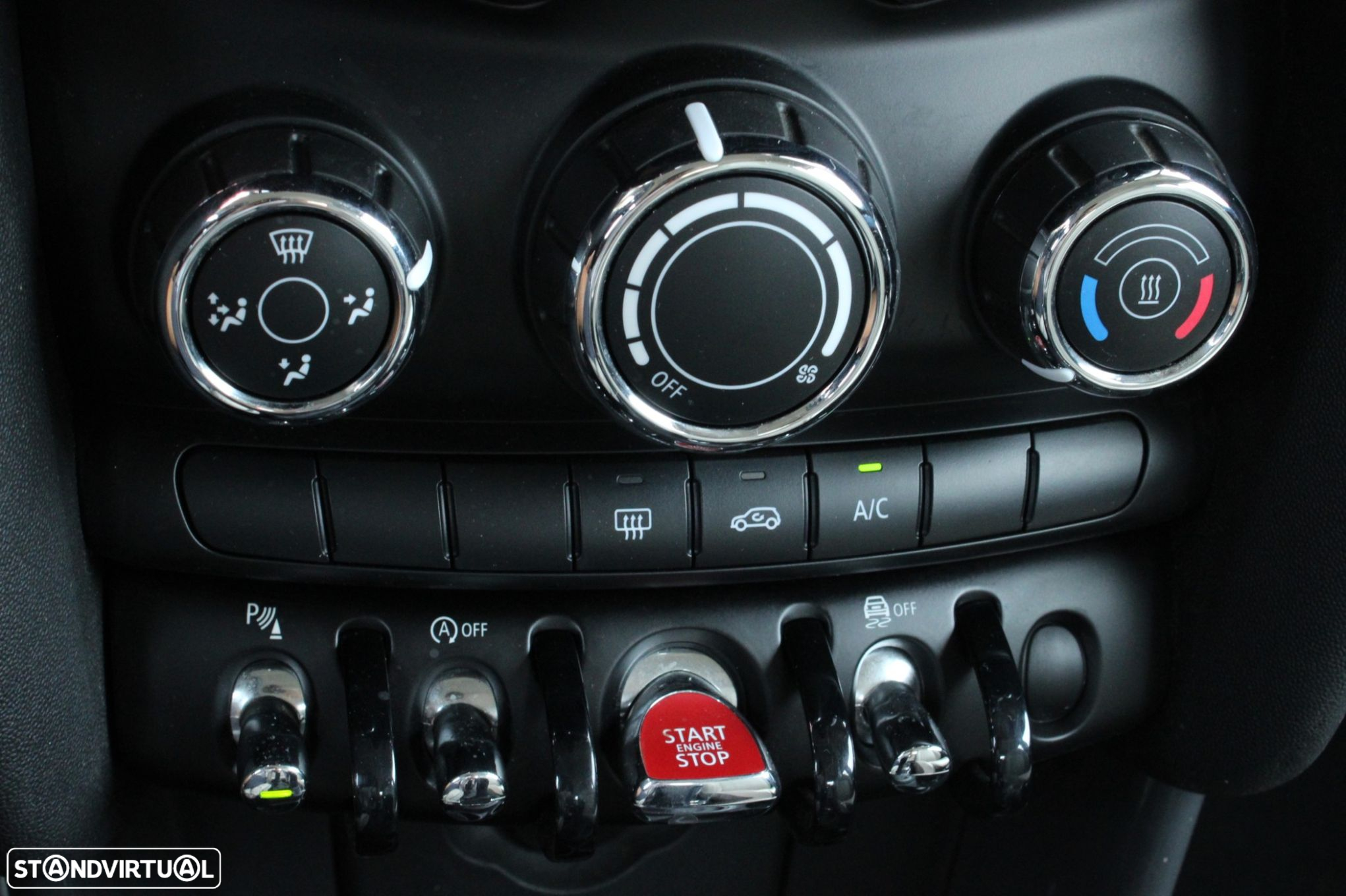 MINI 5 Portas Cooper D Auto - 13