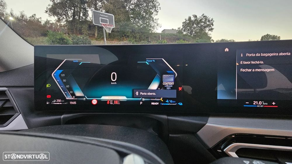 BMW 330 e Touring Line Sport Auto - 24