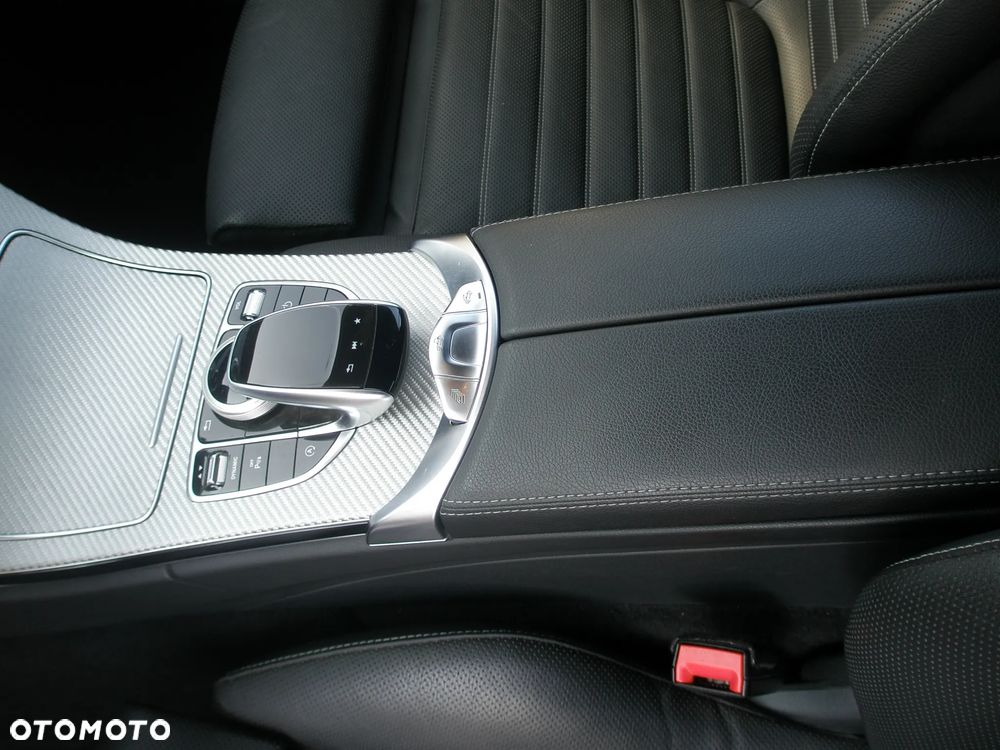 Mercedes-Benz Klasa C 200 Cabrio 4Matic 9G-TRONIC AMG Line - 31