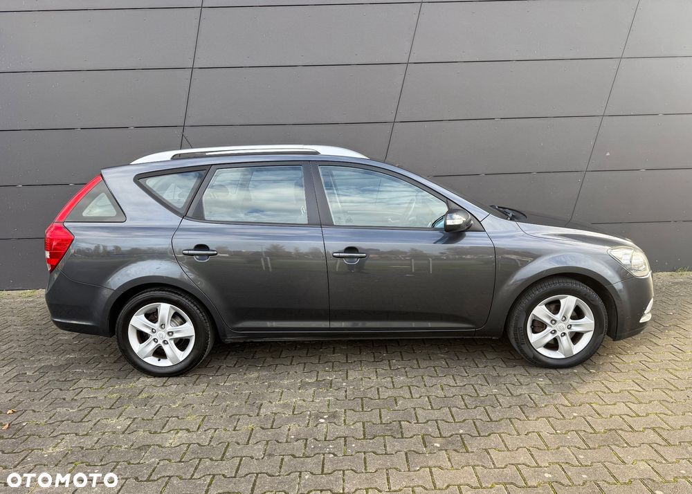 Kia Ceed ver-1-6-crdi-128-dream-team-edition - 10