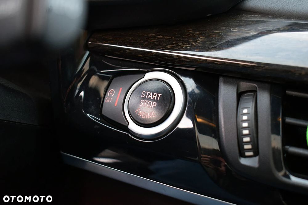 BMW X5 xDrive50i Sport-Aut - 16