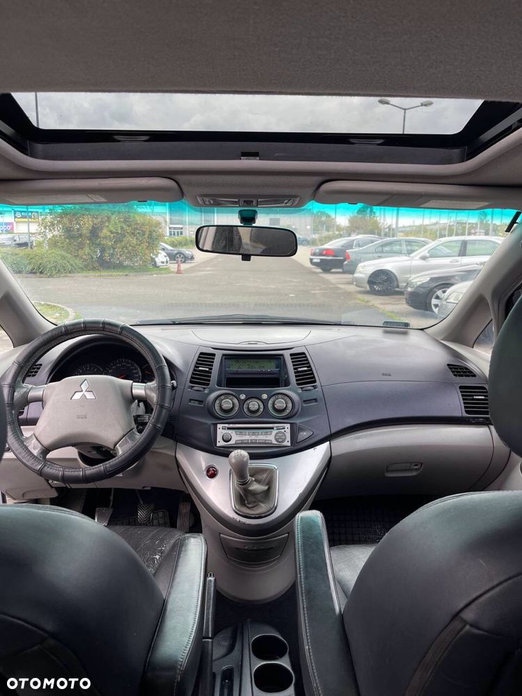 Mitsubishi Grandis - 8