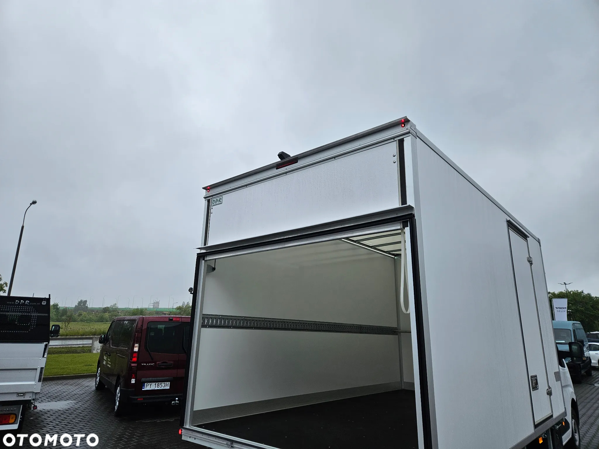 Renault nowy Master kontener 8 EP + winda - 9