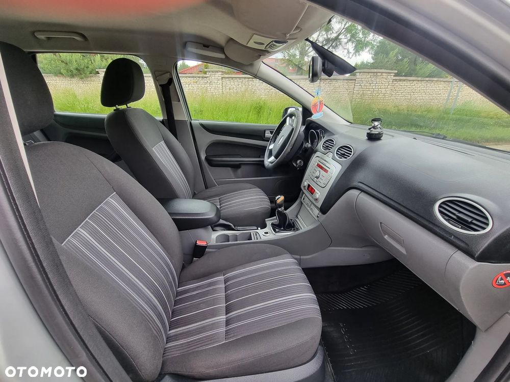 Ford Focus 1.6 TDCi Ambiente DPF - 5