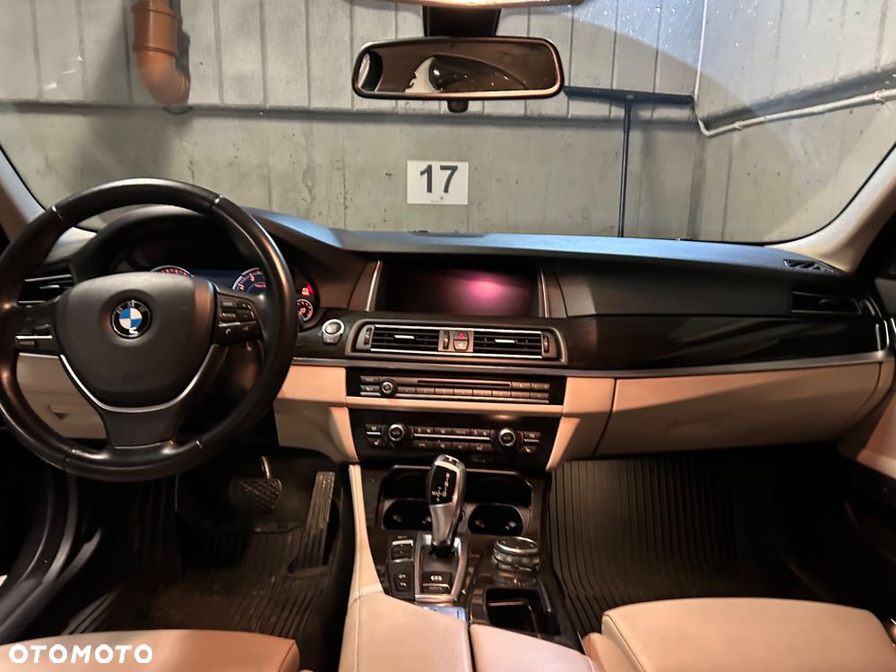BMW Seria 5 528i xDrive Luxury Line - 7