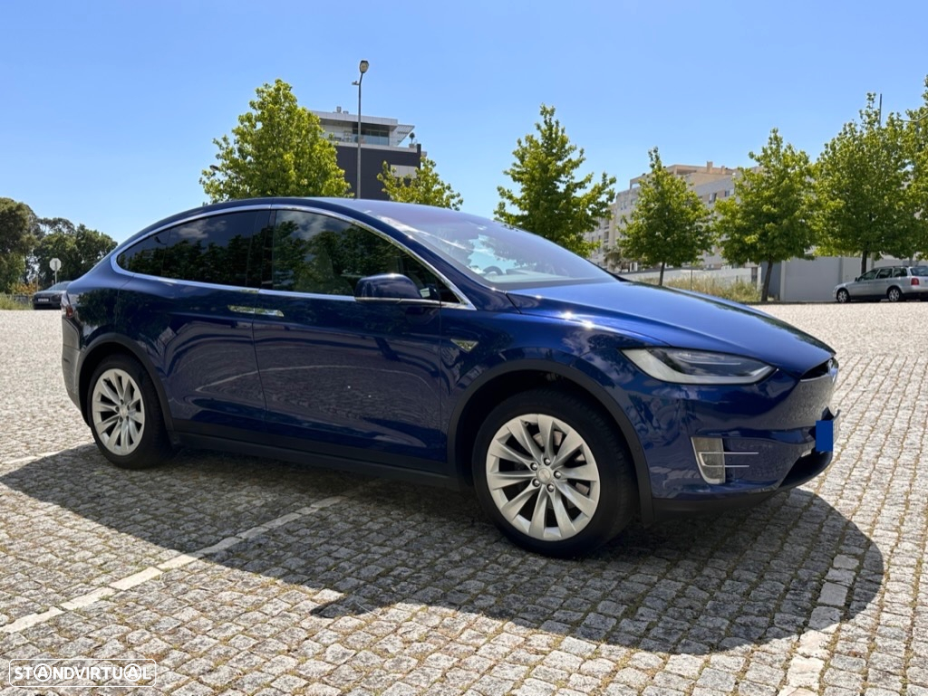 Tesla Model X 90D - 7