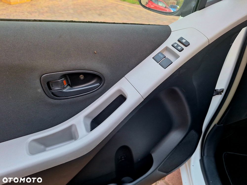 Toyota Yaris - 2