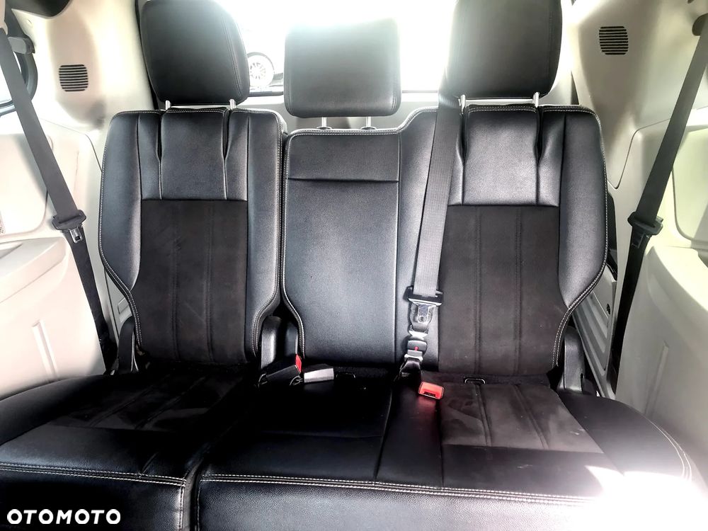 Dodge Grand Caravan - 22