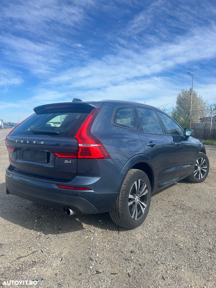 Volvo XC 60 B4 MHEV AWD Momentum - 4