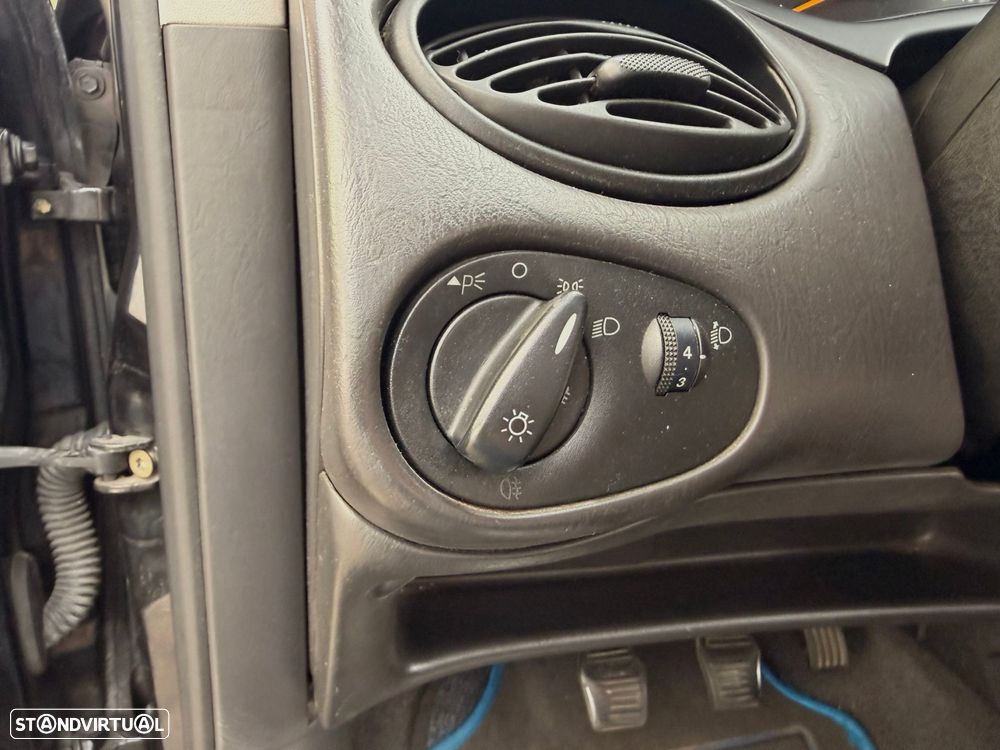 Ford Focus 1.4 Comfort - 36