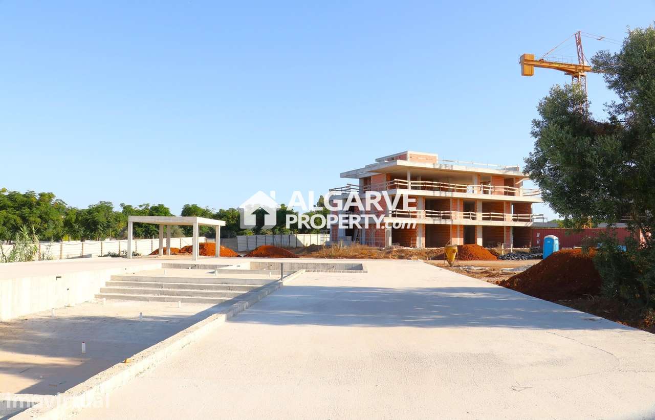 Elegante T2 no 1.º Andar com Amplo Terraço e Vistas Deslumbrantes - Grande imagem: 5/50