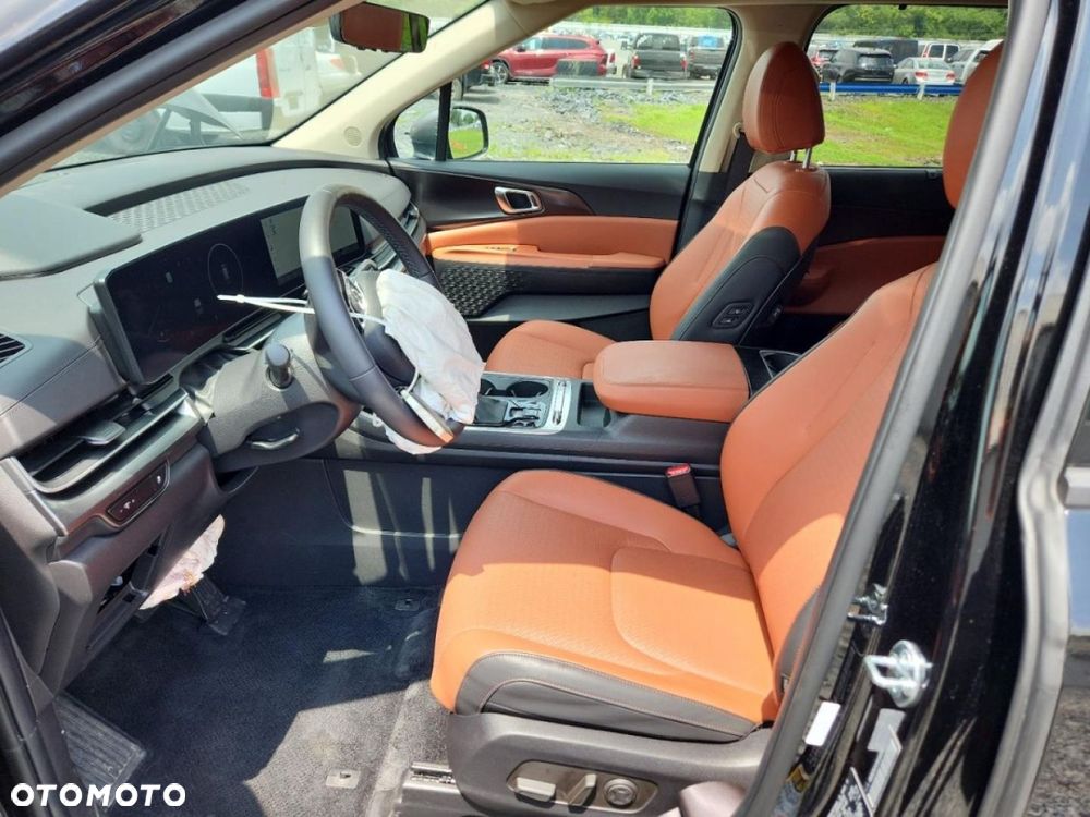 Kia Carnival - 7