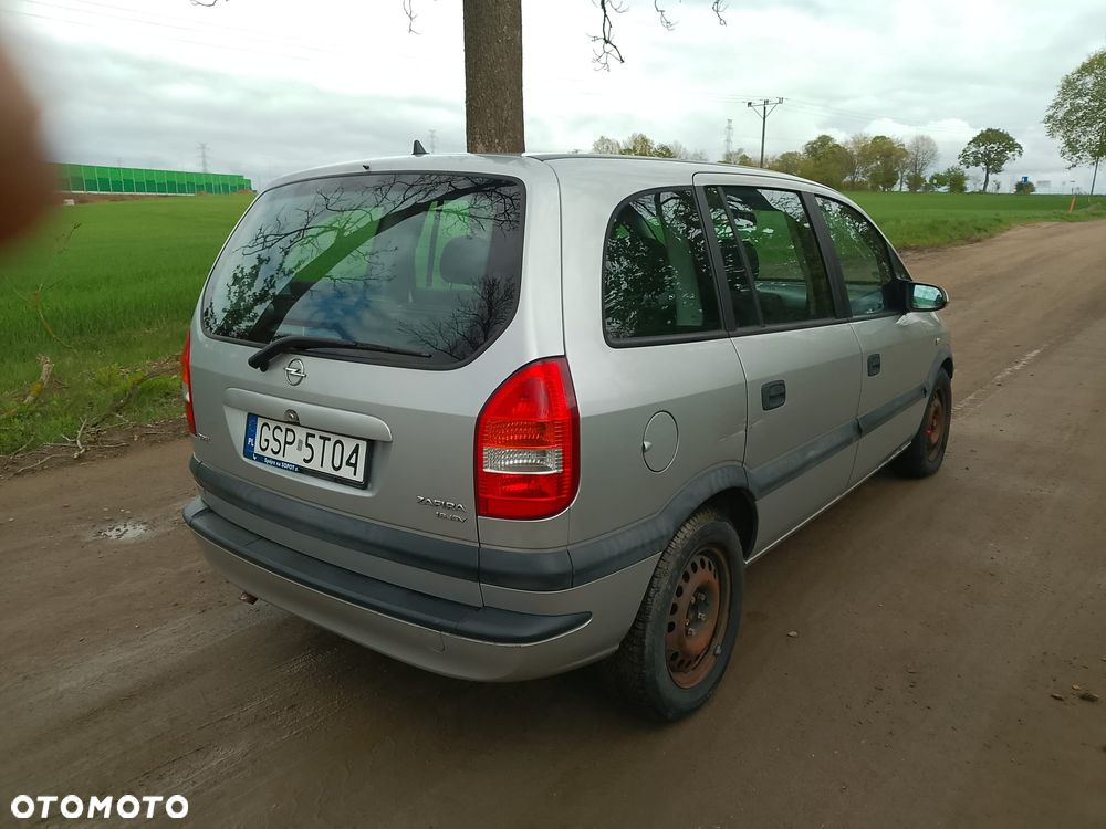 Opel Zafira 1.6 16V Comfort - 5