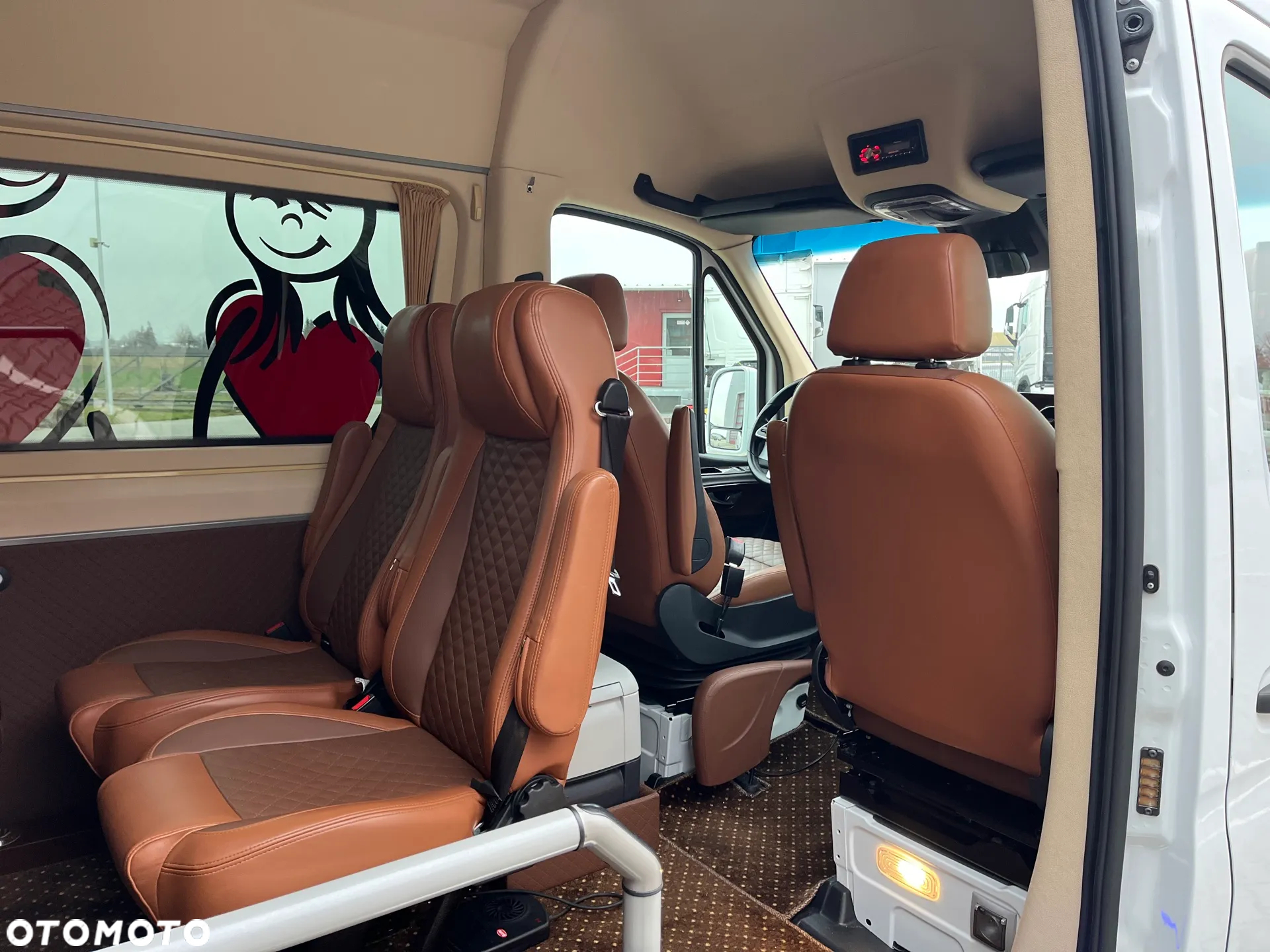 Mercedes-Benz Sprinter - 11