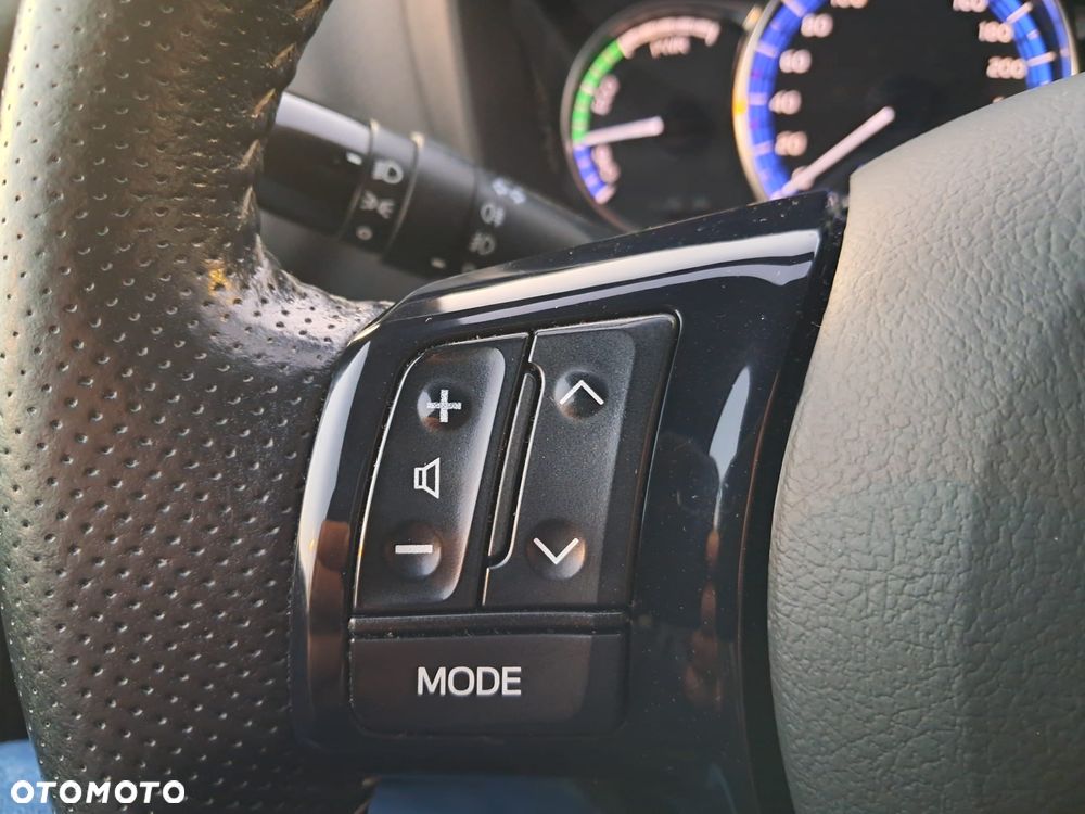 Toyota Yaris Hybrid 100 Selection Passion - 12