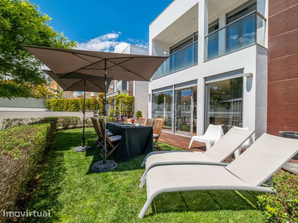 Moradia T4 em condomínio com piscina e jardim na Parede, Cascais - Grande imagem: 2/24