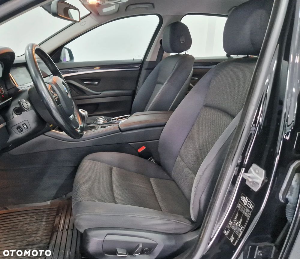 BMW Seria 5 520d - 23