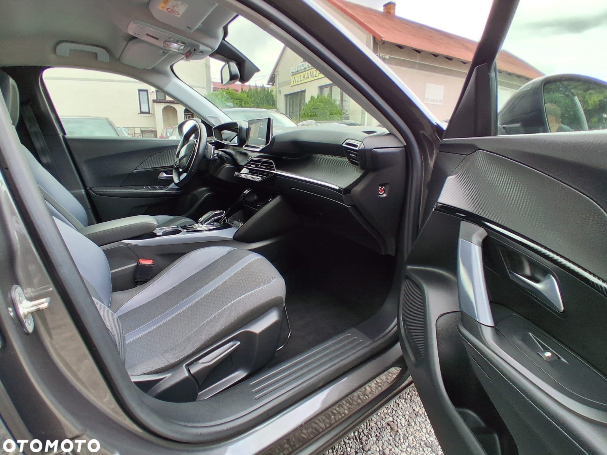Peugeot 2008 PureTech 130 Allure S&S EAT8 - 25