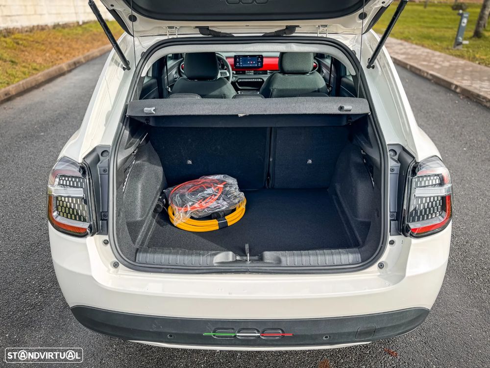 Fiat 600e 54 kWh (RED) - 11