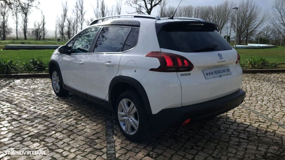 Peugeot 2008 1.5 BlueHDi Signature - 4