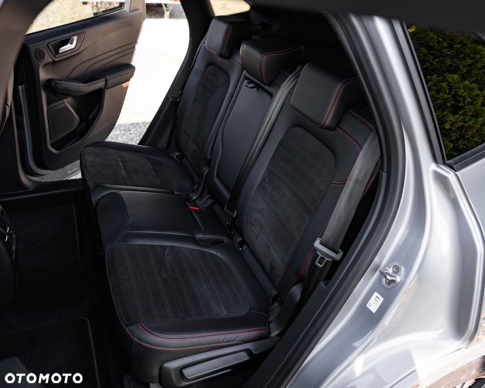 Ford Kuga 2.5 Duratec PHEV ST-LINE - 29
