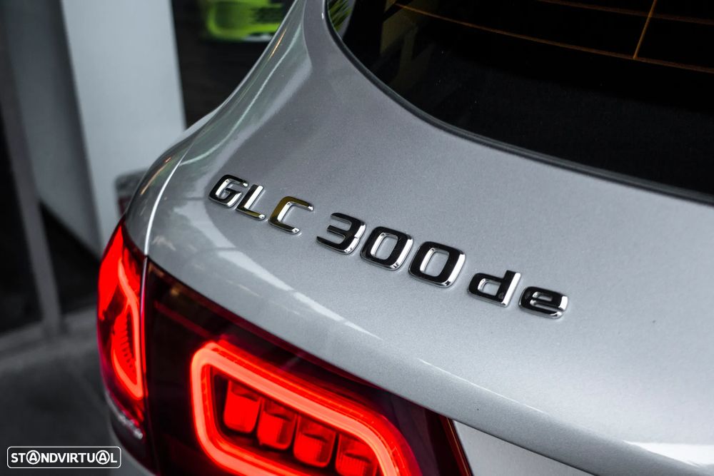 Mercedes-Benz GLC 300 de 4Matic 9G-TRONIC AMG Line - 11